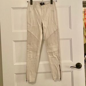 Skinny motopant with ankle zip closure